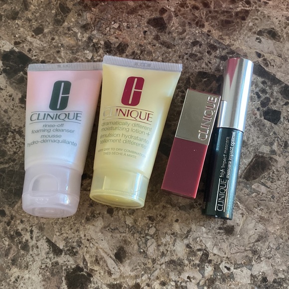 🎊Host Pick🎊 Clinique Gift Set - Picture 3 of 10